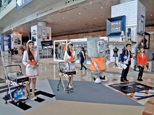 Close to 150 showcases and garment racks displayed fine fashion products and accessories available for order in small quantities, with the MOQ ranging from 20 to 1,000 pieces