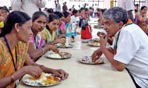 Food for thought... Nandan Nilekani having food with workers in garment factory