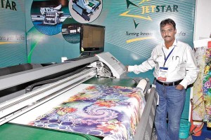 Naveen Dixit, MD, JetStar Innovations, Surat with his indigenously created machine