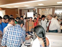 Visitors understanding the functioning of the 100-69 pocket welting machine