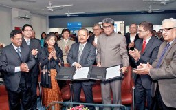 Dr. A Sakthivel after signing MoU with Katsumi Nihei, Executive Operating Officer, JUKI on the setting up of ATDC-JUKI TECH Innovation Centre at ATDC Gurgaon, in presence of Secretary Textiles Kiran Dhingra and Joint Secretary Exports, Ministry of Textiles V Srivinas with other industry leaders at ATDC