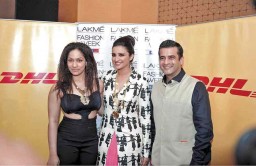 Masaba Gupta and Parineeti Chopra, posing with RS Subramanian, Country Manager, DHL Express India