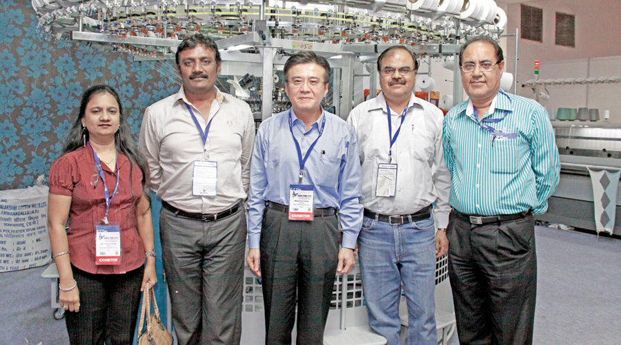 James Wang, President, Pai Lung (centre) with his agents MM Elango (2nd from left ), RK Nanda and TK Dhingra (4th and 5th from left)