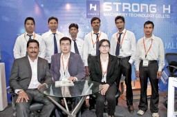 Rajesh, Manager of Mean Light with King Zhang, Manager of Strong H and his team
