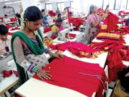 Stationary quality checkpoints in the sewing line