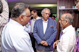 S. P. Oswal, Chairman, Vardhman Group (R) interacting with Sandeep Gupta, MD,  Gupta Exim (L); and Virender Uppal, Managing Director, Richa & Co.