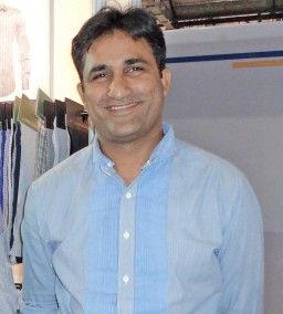 Santhosh Bandari Yadav (R) alsong with his colleague Sharavanan R.J, Dy. G.M-Marketing, Integra A