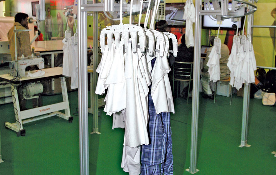 Automatic overhead material handling system from INA