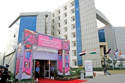 Apparel House rents out its vacant showrooms for BSM @ Rs.5000 for 3 days