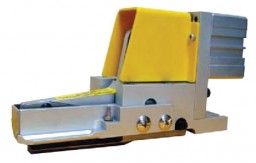 The tape cutter WA-1102 is equipped with features like finger protection, blow-out device and safety device. The device has application in padded garments, tents and canvas