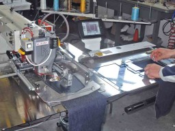 2516V4 pocket setter can be easily handled by an operator
