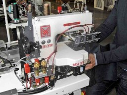 4650EV8R Automatic loop setter is able to save sequences of 10 bartacks