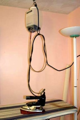 An Industrial Gravity Feed Steam Iron (IGFSI) setup