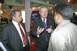 (L) Anil Anand, MD, HCA and Helmut Jung, Senior Advisor, PFAFF in discussion with a visitor