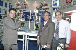Viraf Turel (R), MD, E.H. Turel & Co. with Michael Hung (C) and Yoshinari Uemura (L), MD, Kaiyu Asia at the E.H. Turel stall