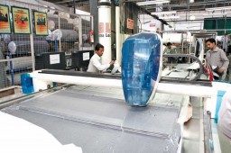 Vectra computerized cutting machine