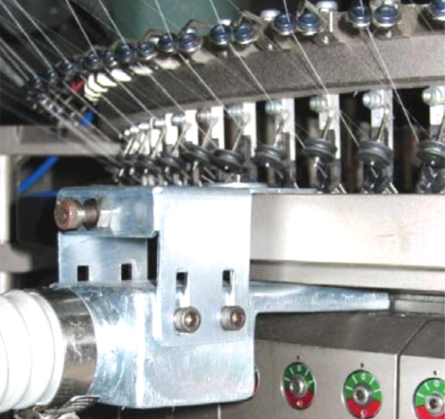 Suction nozzle placed on the dry zone of the needle to extract oil & lint