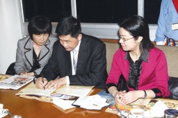 “I will take the matter up with my Government at the province and centre level as we are equally affected by the menace as India is,” said the Mayor. He was very appreciative of the effort which Nav-Yug was making and congratulated the company on the initiative while adding his name to the already long list of supporters in the signature book