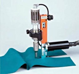 Hand held ultrasonic cutting and welding machine HC35 by Sonobond
