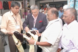 A.Sakhtivel along with Rakesh Vaid contemplating range at India Knit Fair