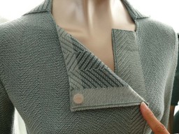 Taping of the selvedges of flat knit garments