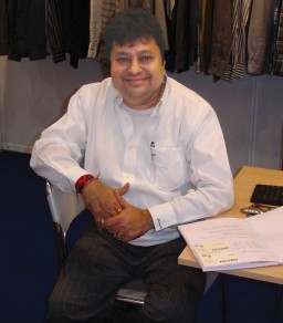 Dinesh Jain, Dolphin Clothing