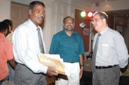 RM Shankar (centre) flanked by the EH Turel team of AK Ravichandran and Viraf Turel