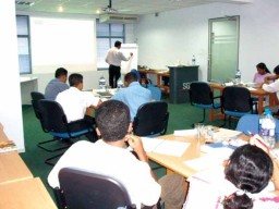 Akshay Tholia conducting the Workshop in Sri Lanka