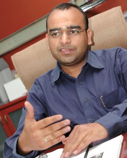 Manish Gupta, Richa Knits