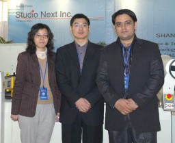 Sonya Xia and Ling Jun of Takatori with Vishal Sher of Richpeace