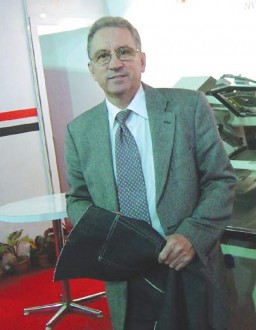 Tony Hartshorn of Pfaff shows off the 3588 pocket setting machine