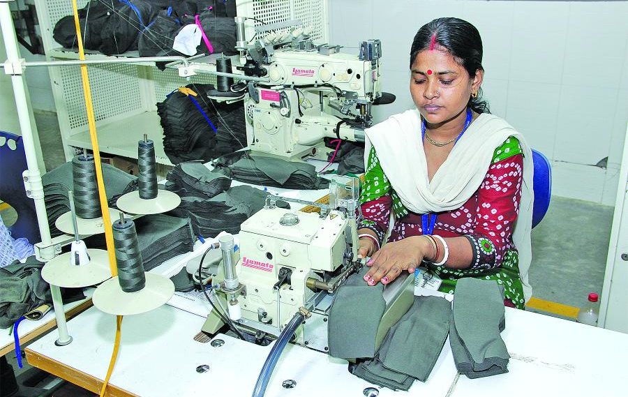 An operator handling two sewing machines from Yamato... After overlocking, she will turn on the feed-off-the-arm interlock machine (seen in the backdrop) 