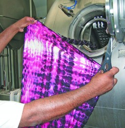 With the tie & dye preparation machine, the dyer can use its standard dyeing machine where only dyeing process, dyes and auxiliaries have to be chosen