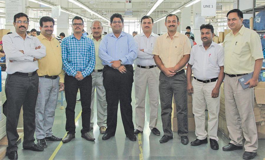 Pranab Mahajan (Centre) with his core team of the Barhi-based Green factoryWater