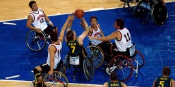 Optimized clothing for wheelchair basketball players