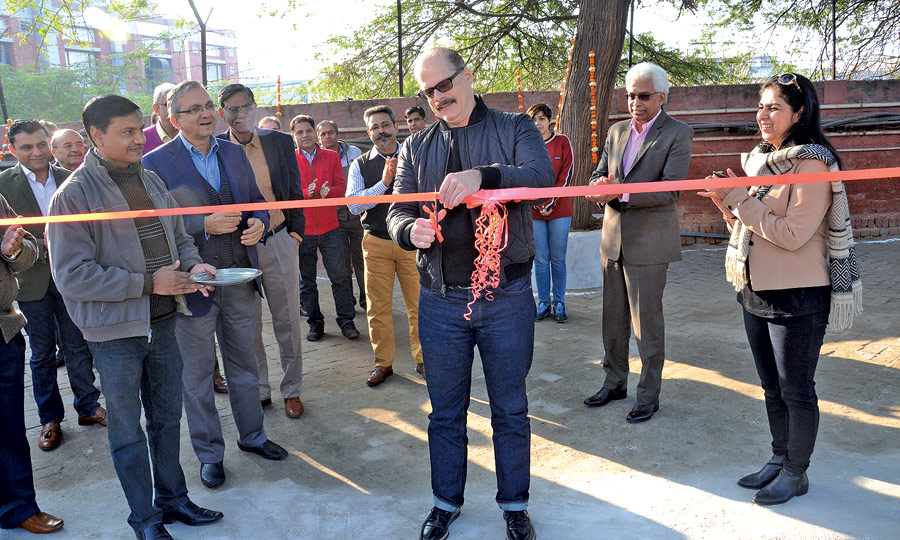 Charles Sherman, SVP Manufacturing of Ralph Lauren inaugurating the solar electricity installations. Gautam Nair, MD and Adarsh Sharan, COO Matix Clothing are also seen in the picture. Sanjeev Dua, VP, Global Manufacturing & Sourcing, and Nataraj Sankaran, VP, Ralph Lauren were especially present during this occasion