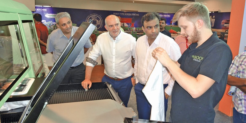 Bhargav Mistry (third from left), MD, Grafica in discussion with Angelo Schiestl (second from left), MD, Aeoon Technologies