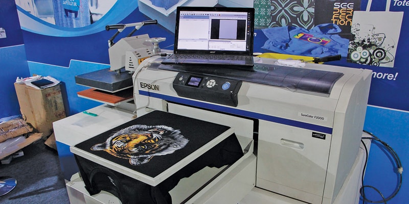 SureColor SC-F2000 – a direct-to-garment printer by Epson