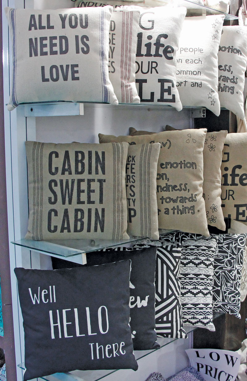 Cushions with messages..., offered by AVS International