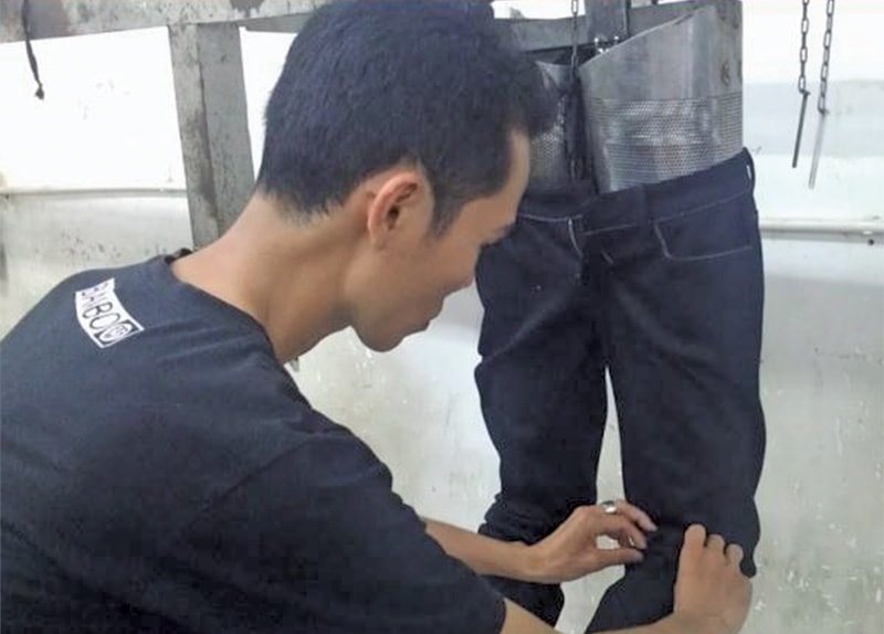 Dry Processing: Manual Whiskering