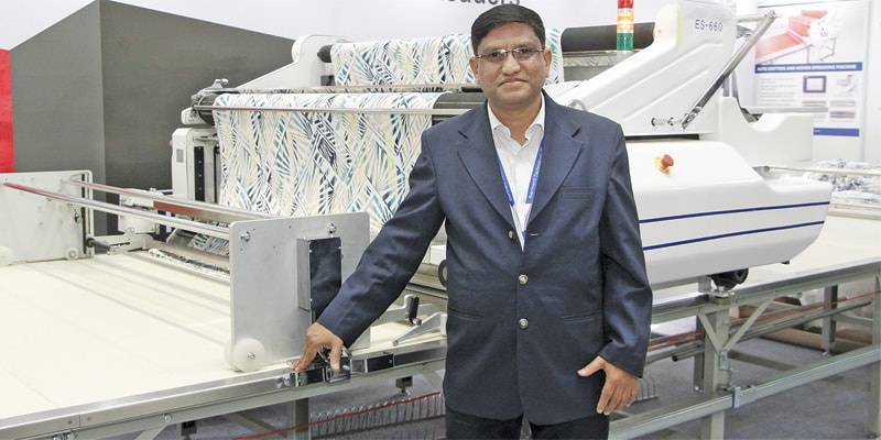 Syed Hafeez, Country Manager, Eastman CRA (Hong Kong) showcasing ES-660 automatic spreading machine